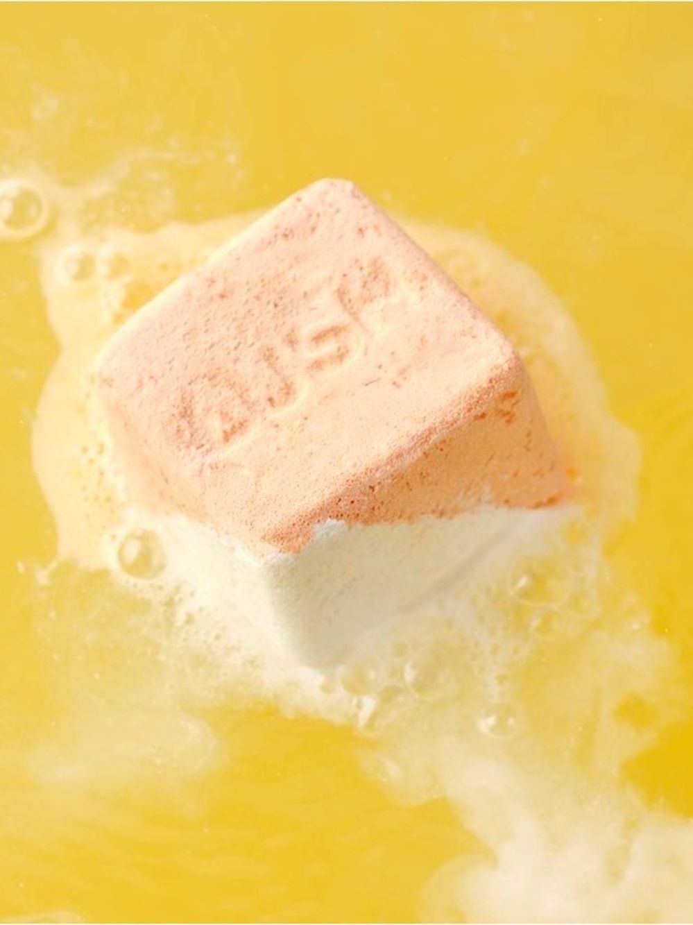 Lush Cold Water Soother Therapeutic Bath Bomb 5.9 oz
